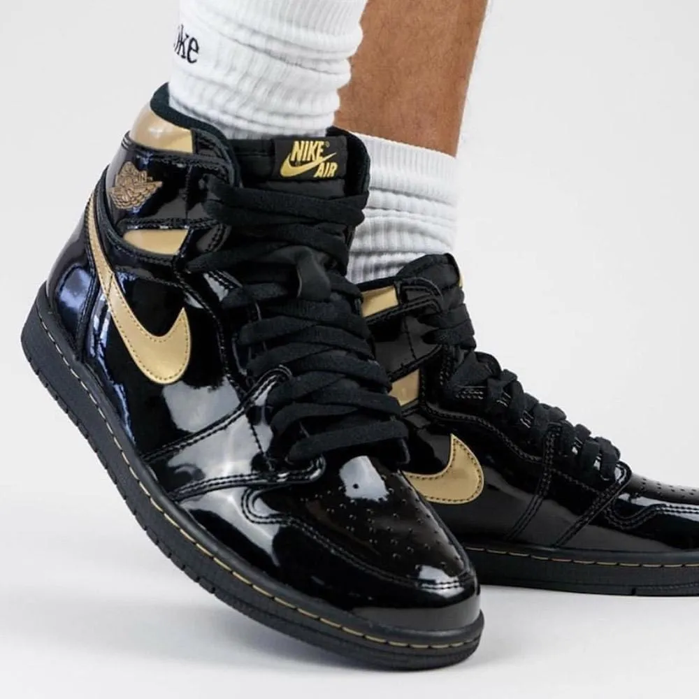 Air Jordan 1 Retro High OG 'Black Metallic Gold'