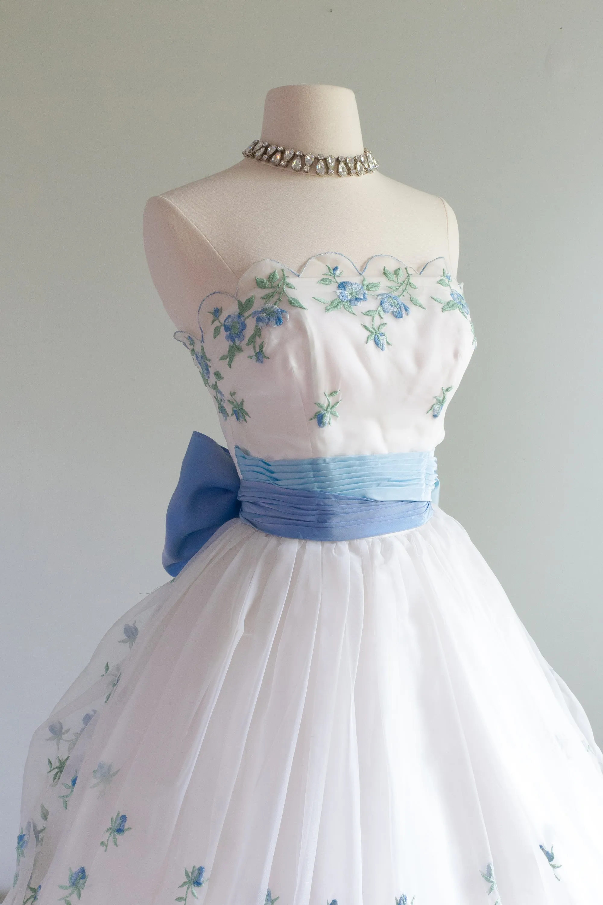 Beautiful 1950's Emma Domb Embroidered Party Dress / Waist 24