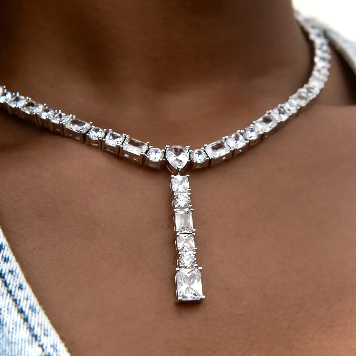 Multi Diamond Lariat Necklace in White Gold