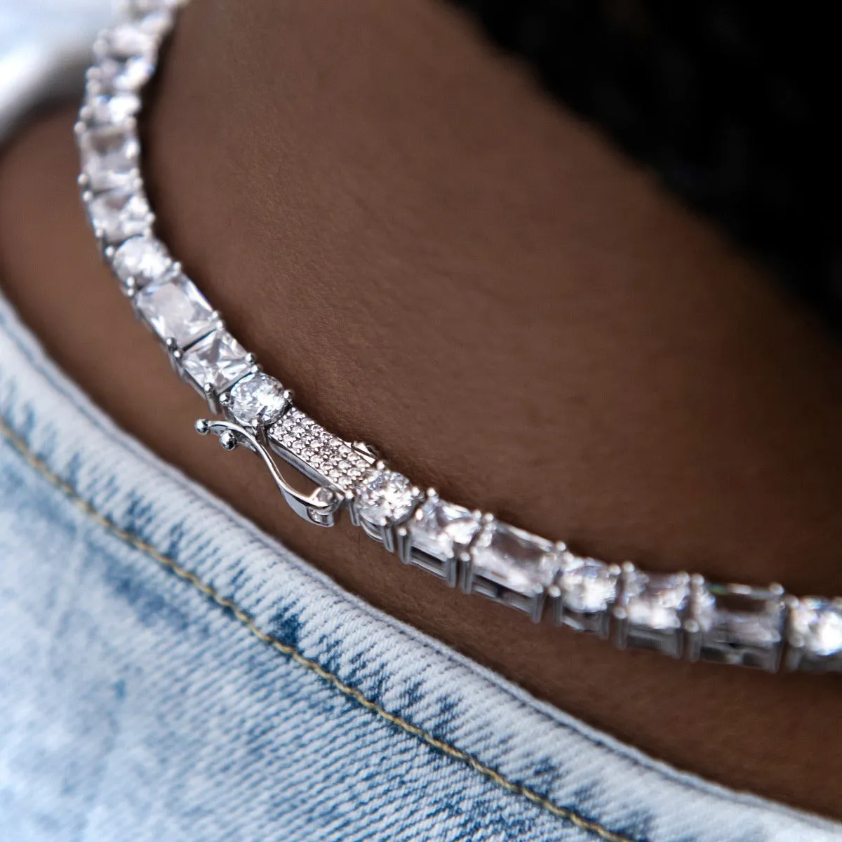 Multi Diamond Lariat Necklace in White Gold